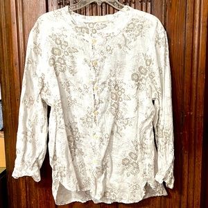 CP Shades lightweight linen button down top, no stains or flaws and smoke free